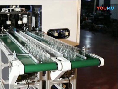 The working principle of the bottle blowing machine and the characteristics of the automatic bottle blowing machine